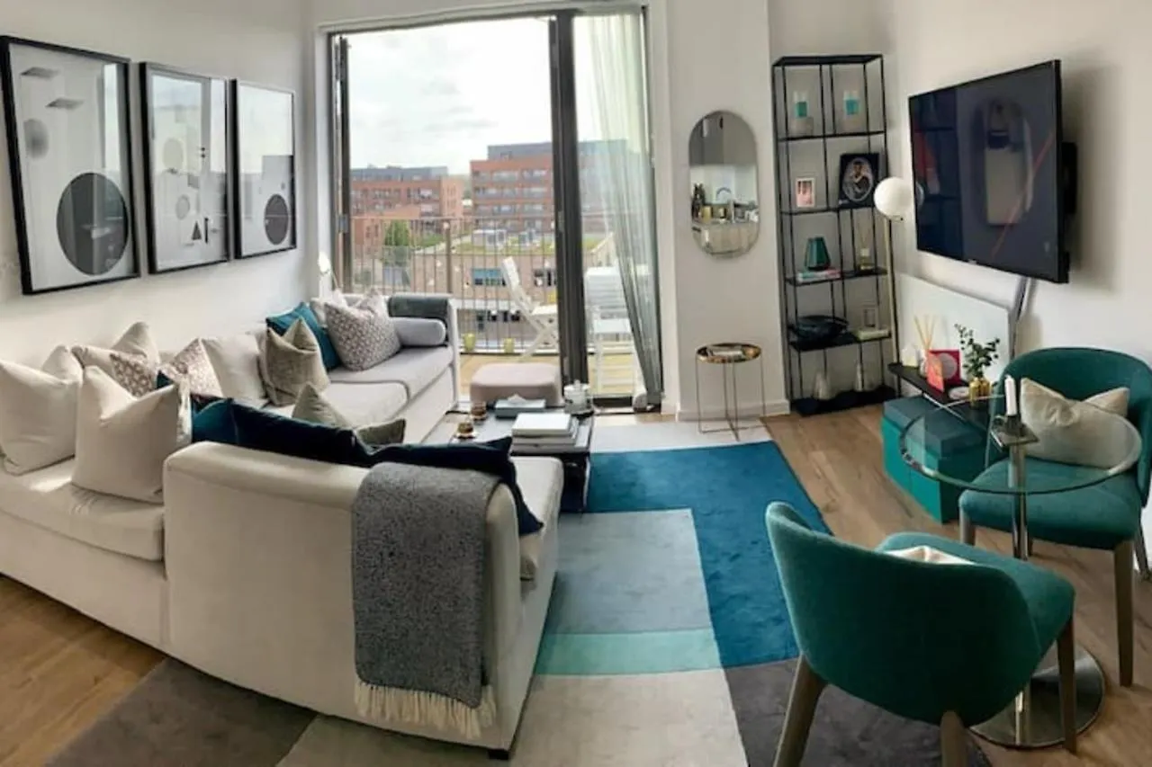 Stylish And Chic 1 Bedroom Apartment In Canning Town London