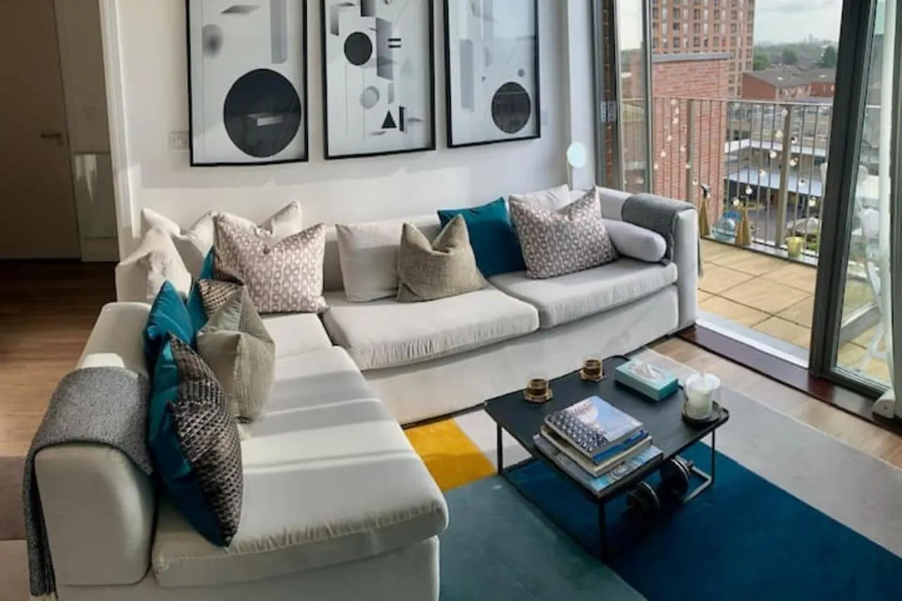 Stylish And Chic 1 Bedroom Apartment In Canning Town London