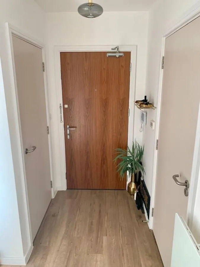 Stylish And Chic 1 Bedroom Apartment In Canning Town London